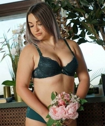 Опытная, креативная и всегда готова подарить незабываемое удовольствие. 💋 Со мной ты окунешься в мир ярких эмоций и наслаждения. Мне нравится узнавать новое и экспериментировать в сексе. Умею удовлетворить самые сокровенные фантазии. 😈 Фото настоящие, откровенные и сексуальные. Атмосфера комфорта и непринужденности гарантирована. 🌹 Читай мои отзывы и ты узнаешь, как мои клиенты наслаждаются мной. Приглашаю в гости, я живу в Москве, Москвы в самом центре. 💕 Доверься мне, позволь себе стать волшебным моментом в моих нежных объятиях. 💫 Арина